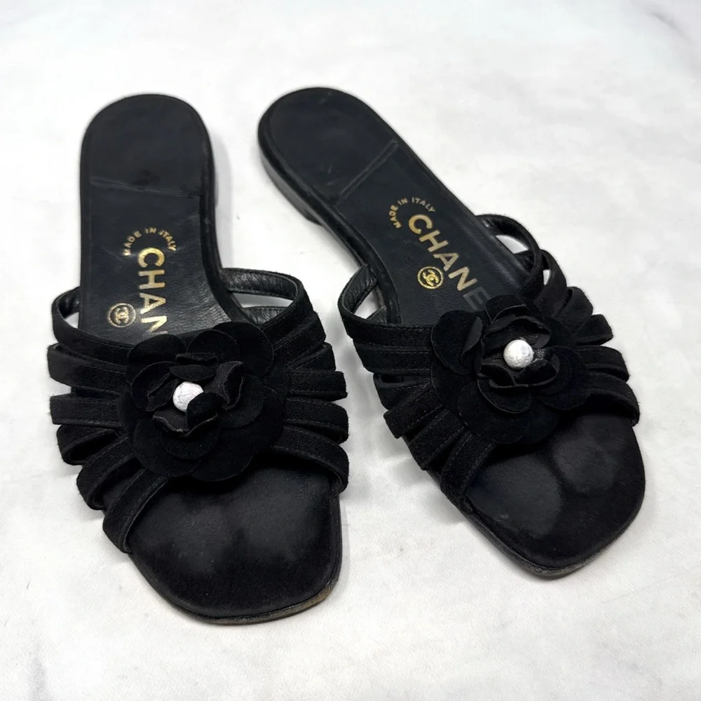CHANEL Vintage Y2K Camellia Suede Flower Strappy Flat Slide Mule Sandals Black